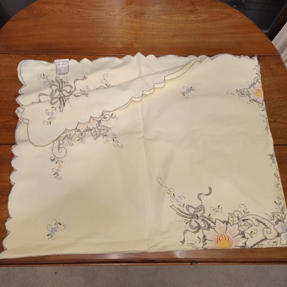 Floral Embroidered Tablecloth - Cream and Multicolor - Picture 9 of 10